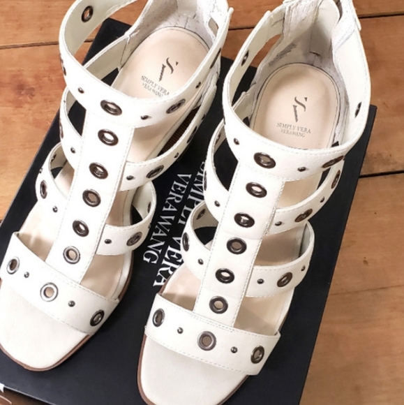 Vera wang booties - Picture 2 of 6